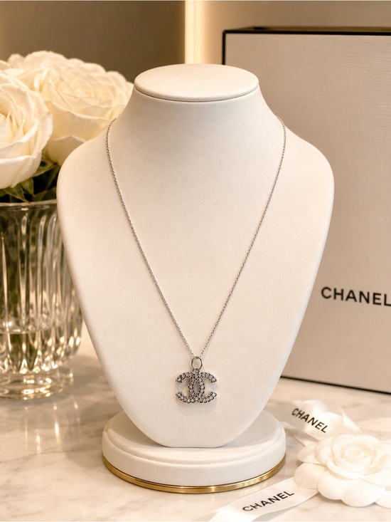The Unbranded Brand Jewelry - Silver Crystal Interlocking Pendant Necklace
